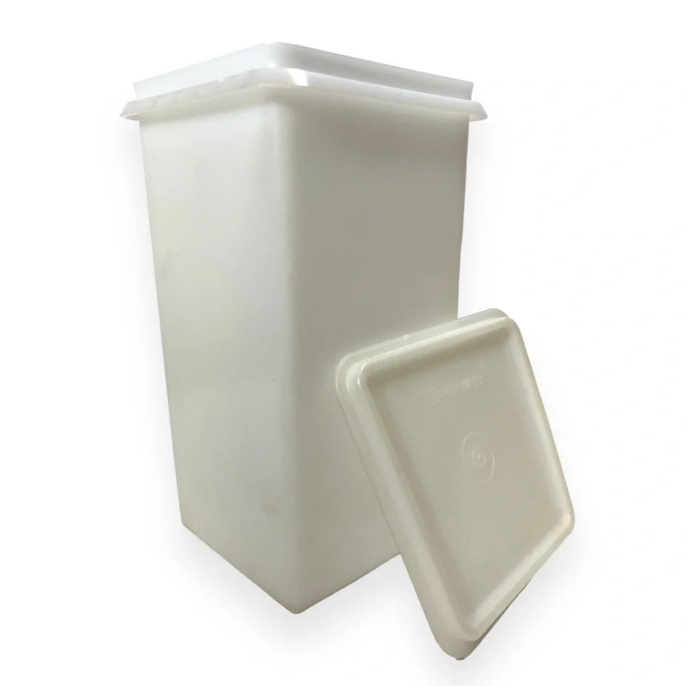 Vintage Tupperware Saltine Cracker Keeper 1314‎ with Lid 1315
